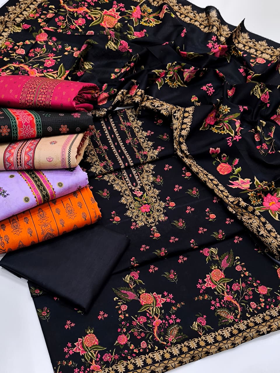 Premium Lawn 3 Piece Digital Printed Dress 2026 – 90/70 Quality Lawn Shirt, Plain Trouser & Pure Lawn Digital Print Dupatta