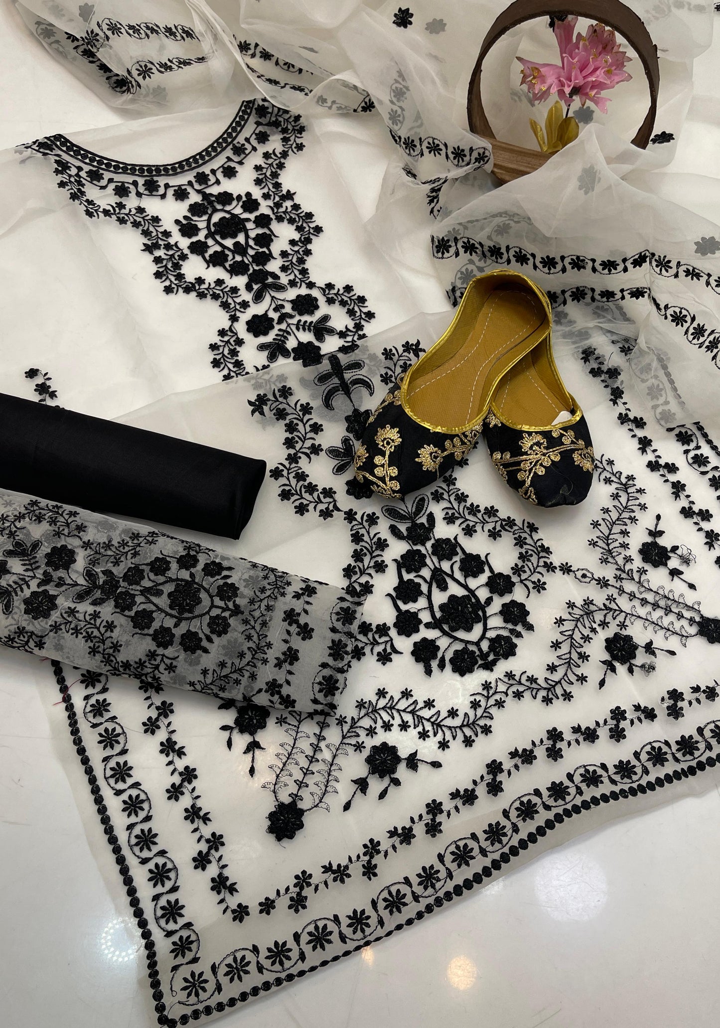 ✨ New Collection Organza Embroidered Suit with Organza Dupatta & Matching Khusa Gift