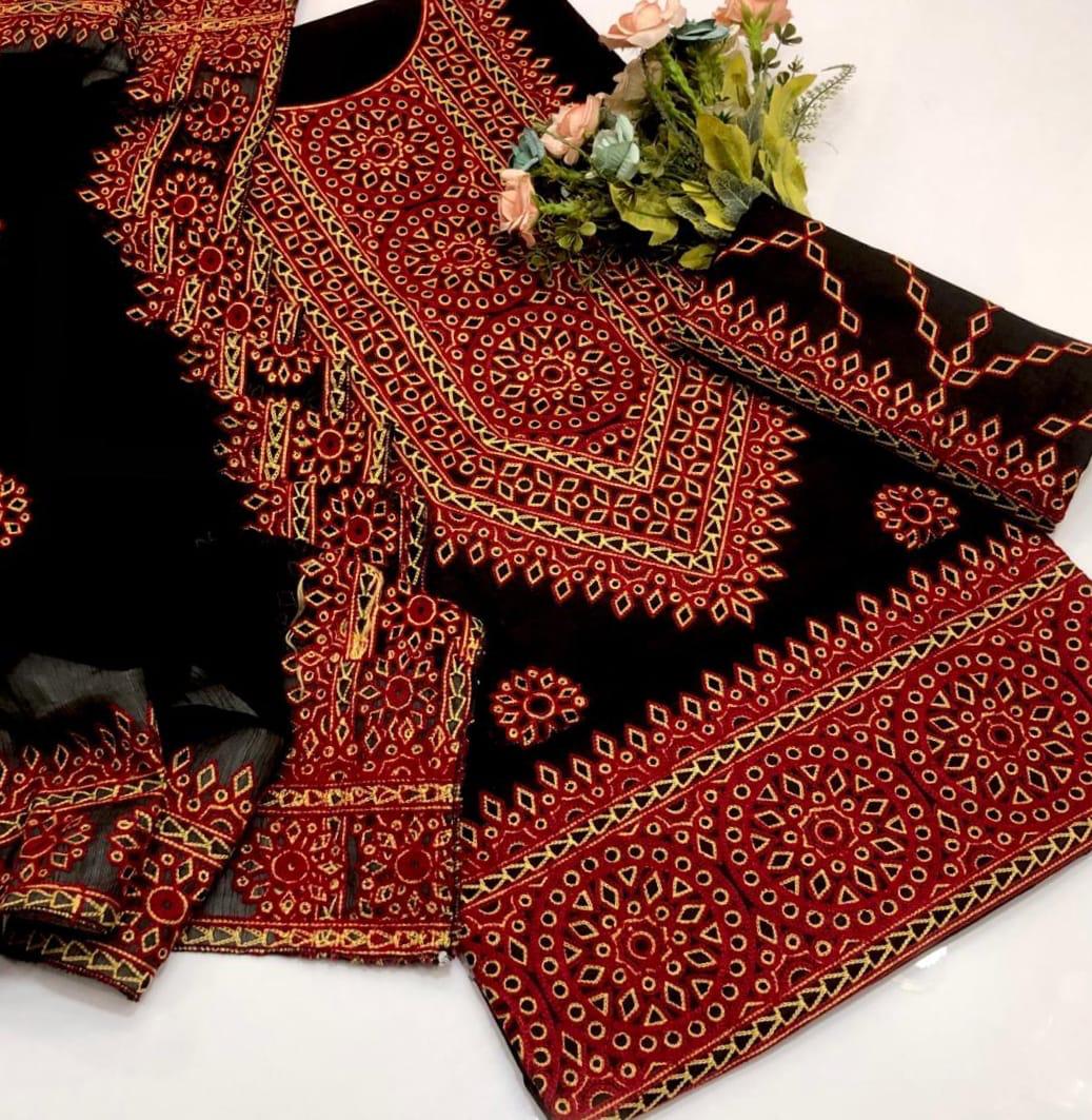 ✨ New Summer Arrival – Soft Lawn Sindhi Embroidered 3-Piece Suit with Chiffon Dupatta