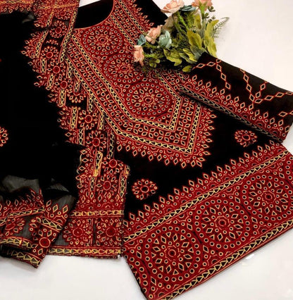 ✨ New Summer Arrival – Soft Lawn Sindhi Embroidered 3-Piece Suit with Chiffon Dupatta