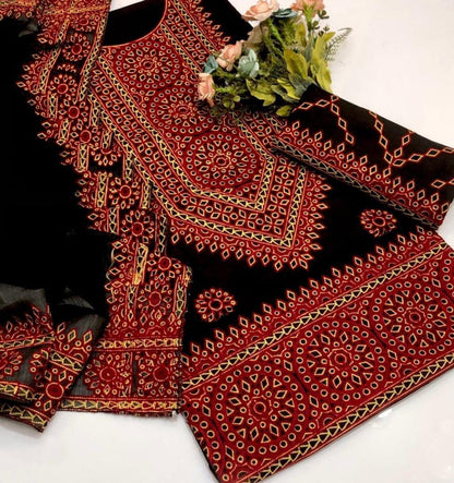 ✨ New Summer Arrival – Soft Lawn Sindhi Embroidered 3-Piece Suit with Chiffon Dupatta