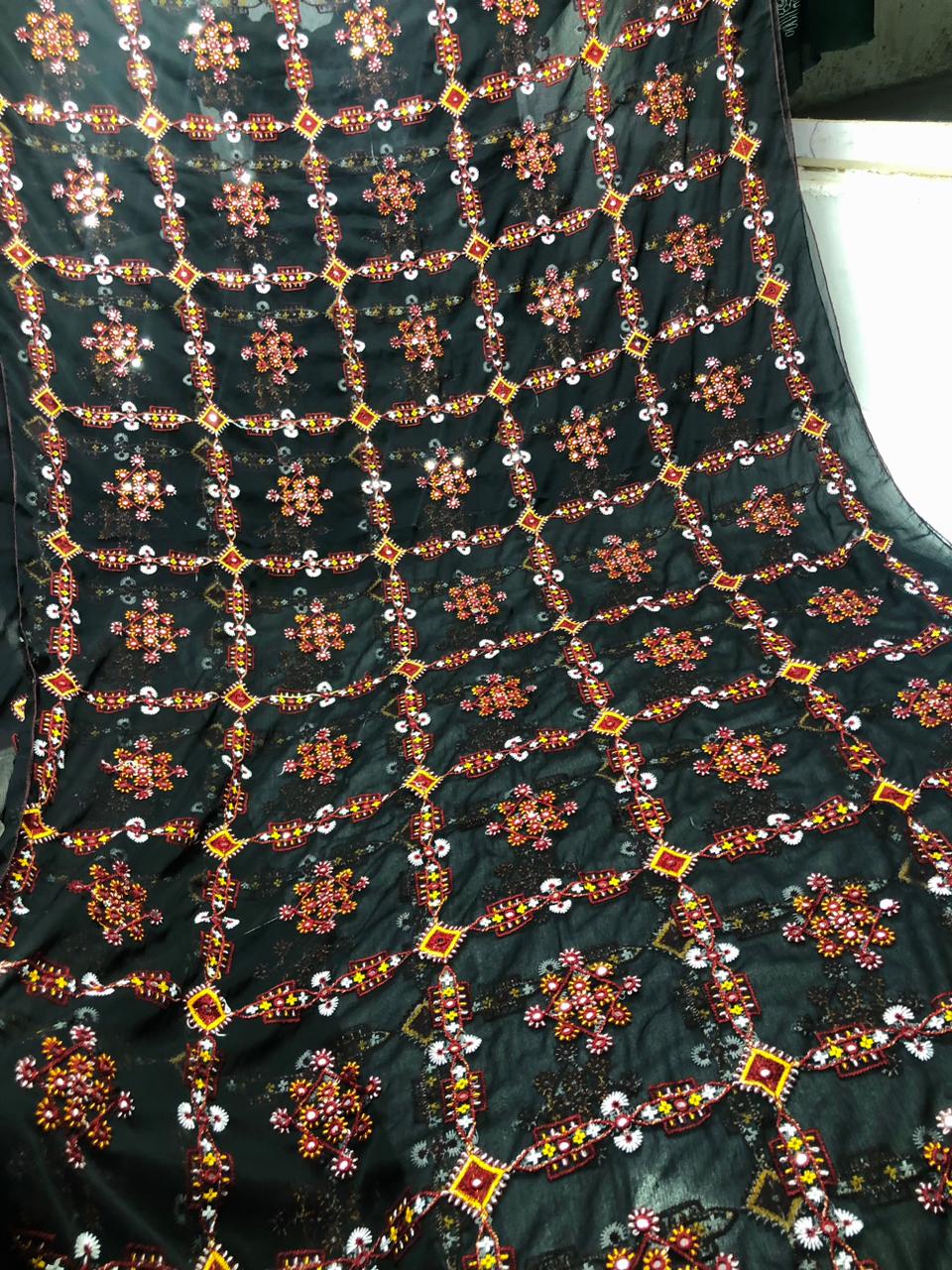 ✨ NEW COLLECTION 2025 – Pure Crinkle 9mm Computer Embroidered Suit with 4-Border Check Jaal Chaddar